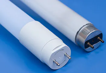 La LED et le tube fluorescent ont la même longueur 
